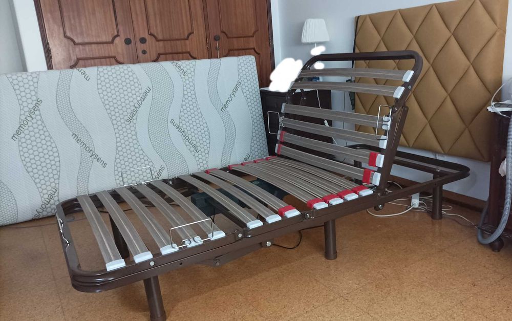 Cama/Estrado Articulado c/Colçhão (Oferta Cabeçeira)