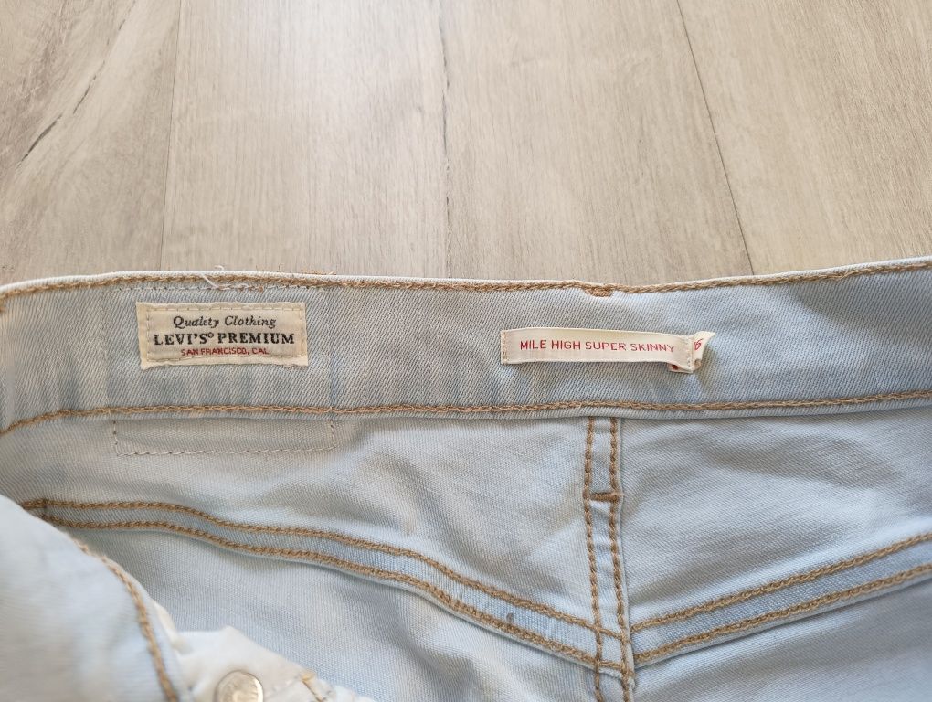 Jeansy Levi's stan idealny rozm 26