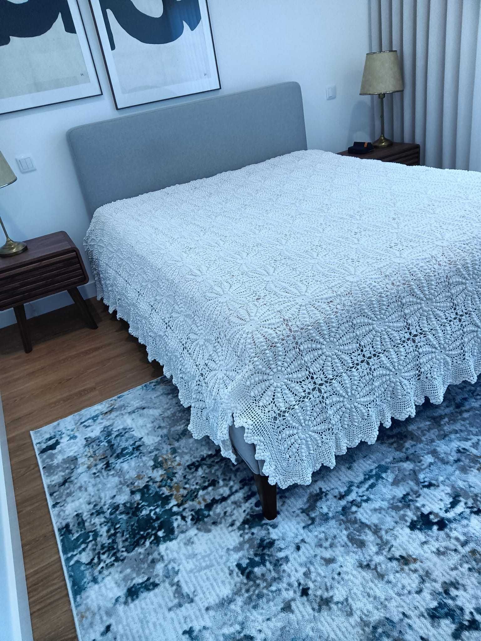 Vendo colcha em crochet branca antiga (feita à mão) de cama de casal