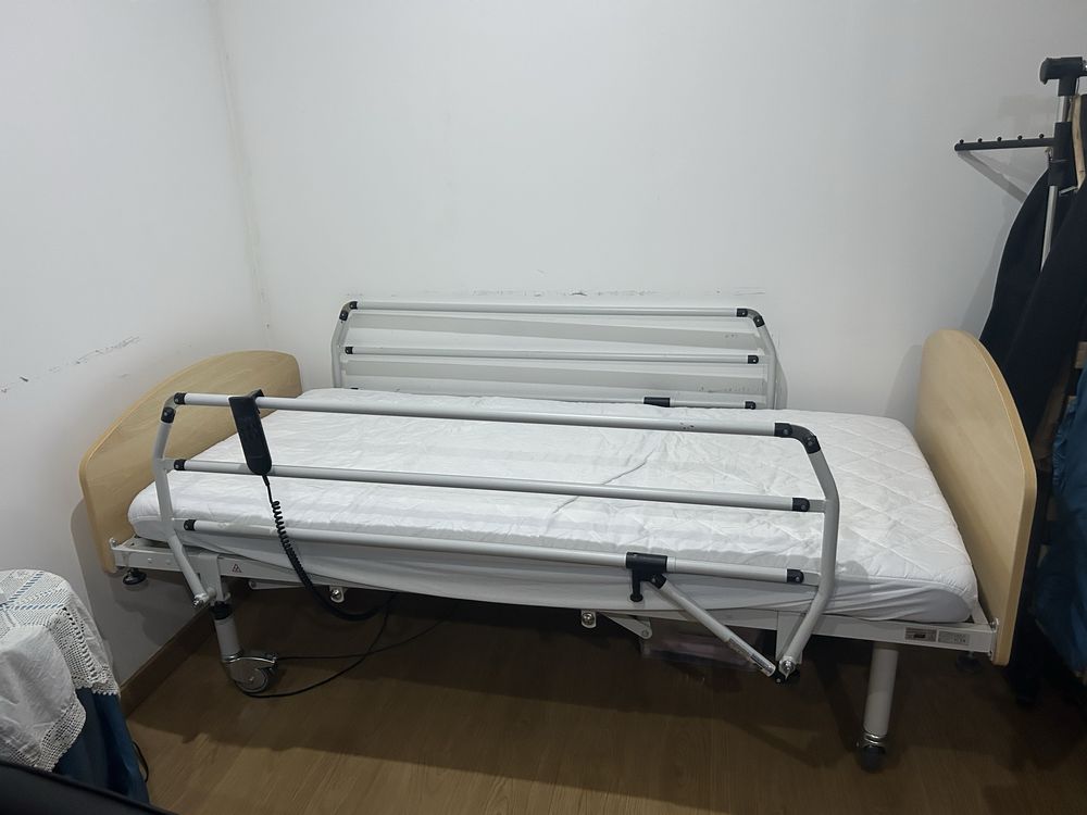 Cama articulada elétrica com colchão anti escaras e barras laterais