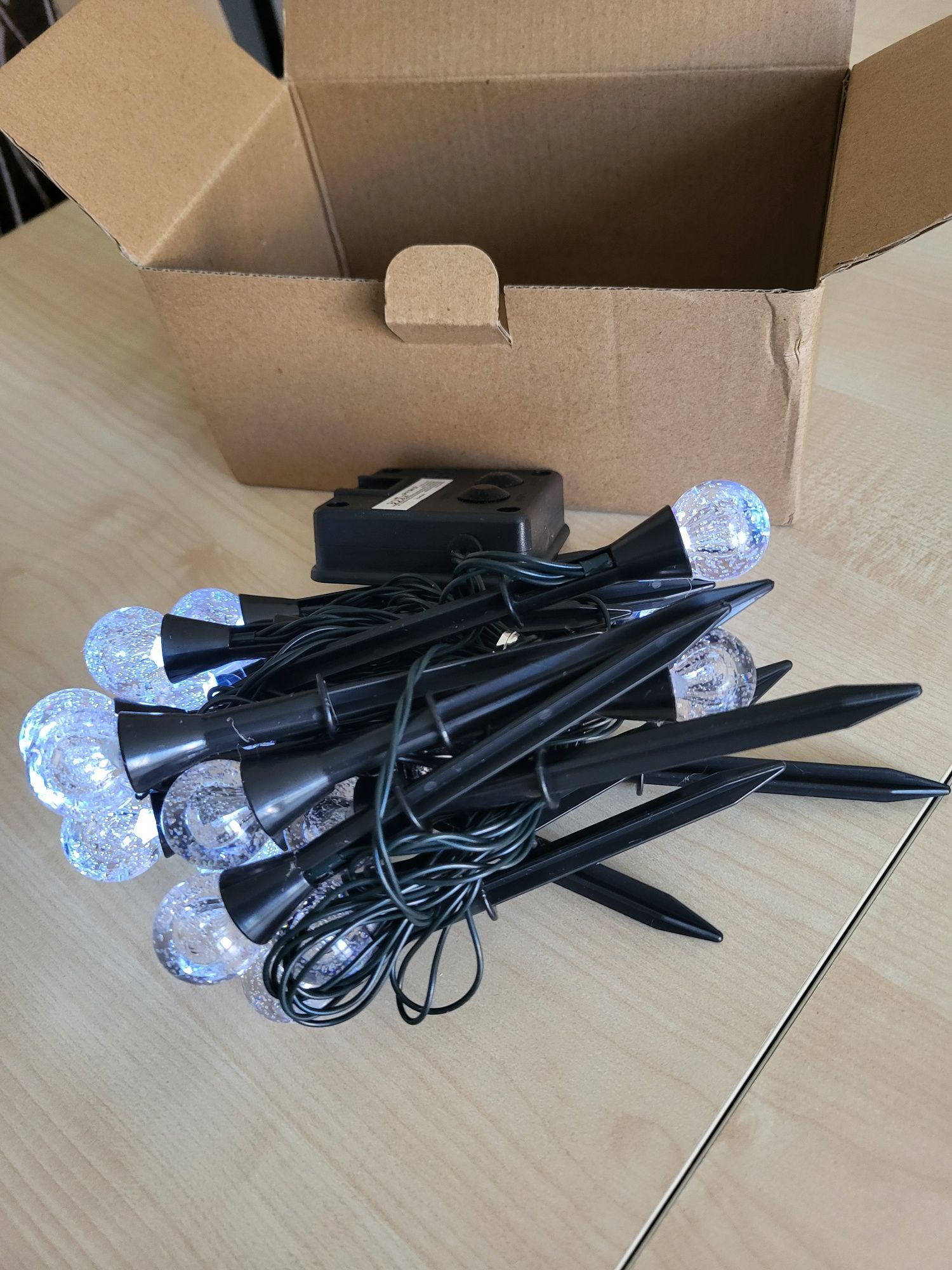 Lampy ogrodowe zewnętrzne zasilane słońcem