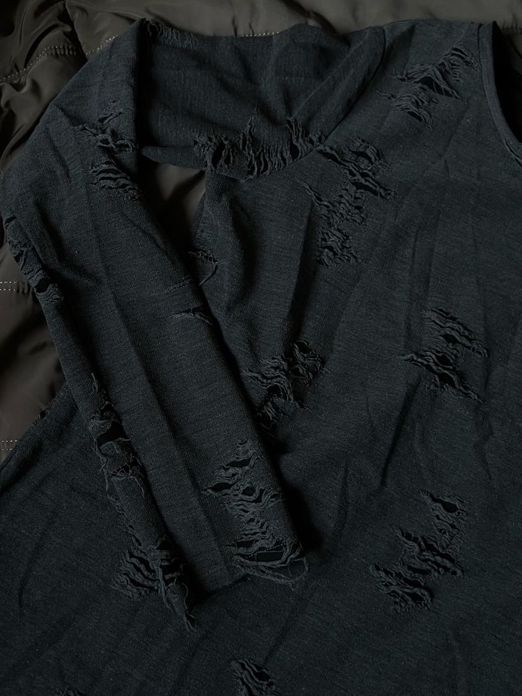 Рваный свитер H&M