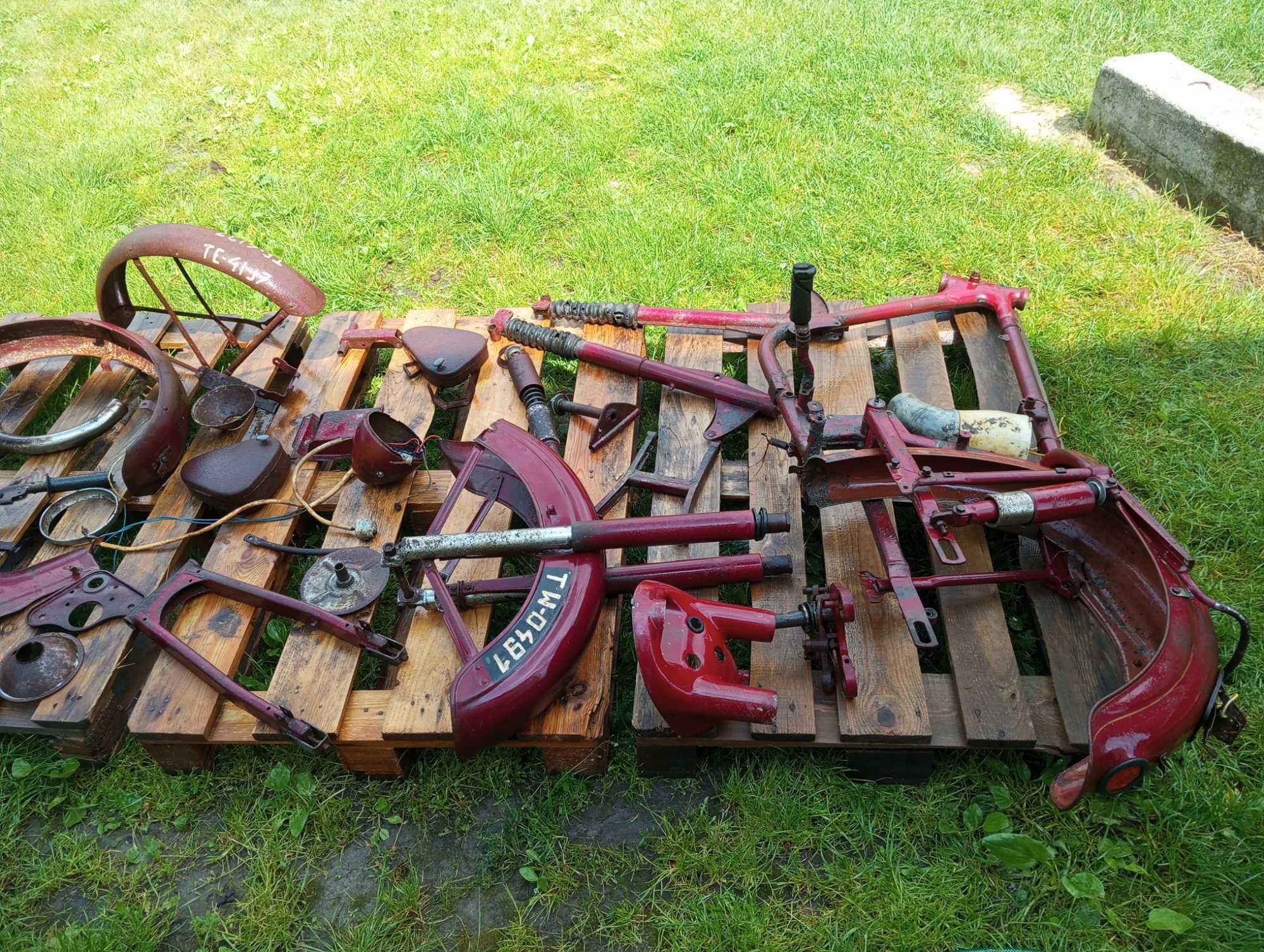 Części Jawa model 172 rocznik 1961 oraz WFM M06