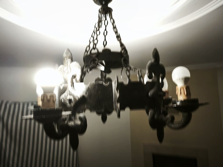 Lustre de estilo rústico medieval/gótico