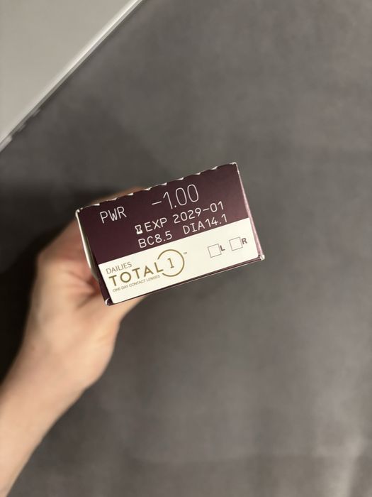 Контактні лінзи Total 1 денні ( на -1 )