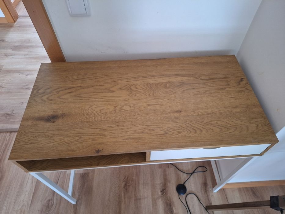 Secretária praticamente nova