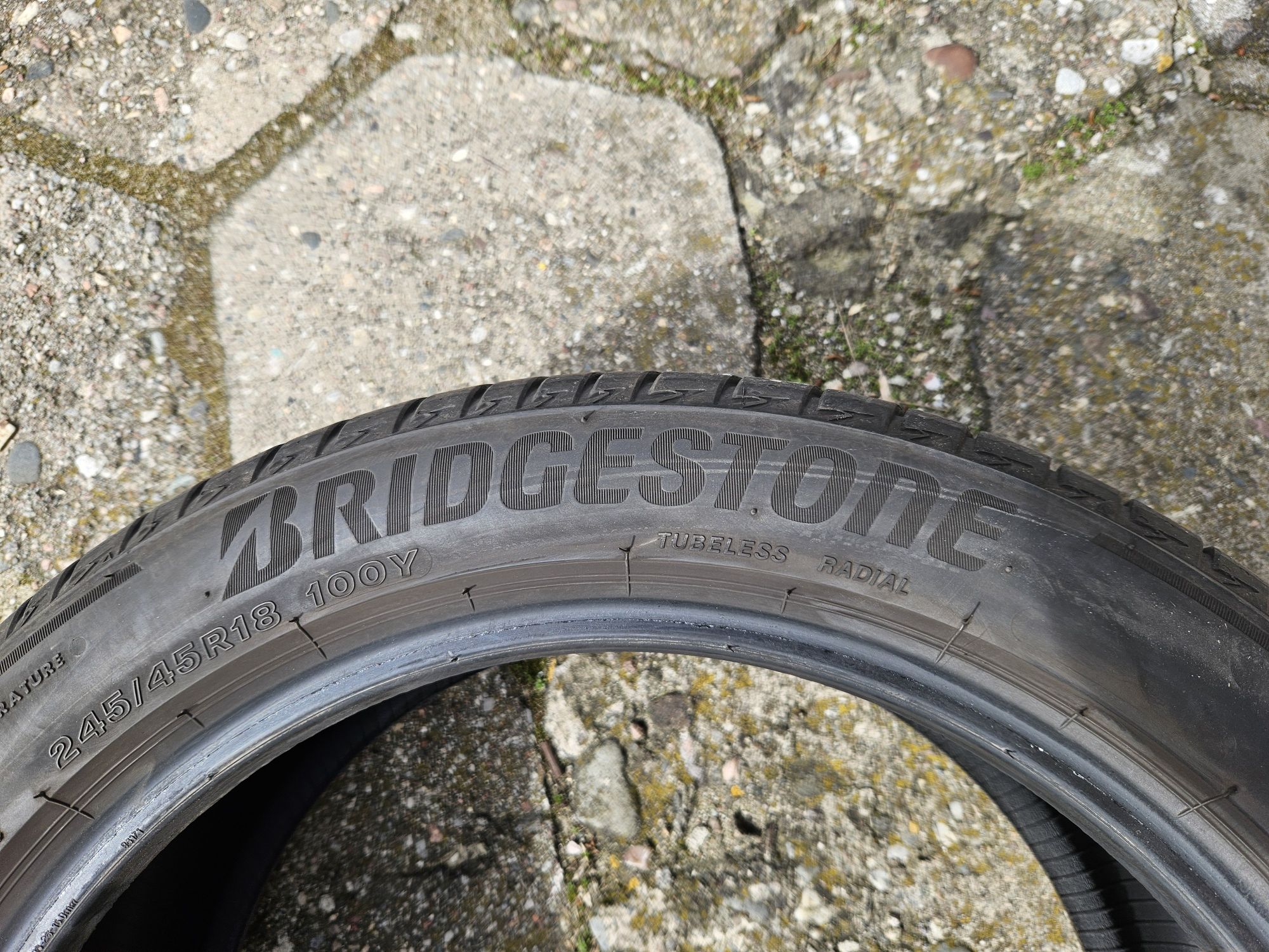 Opony letnie Bridgestone 245/45/18 rok 19