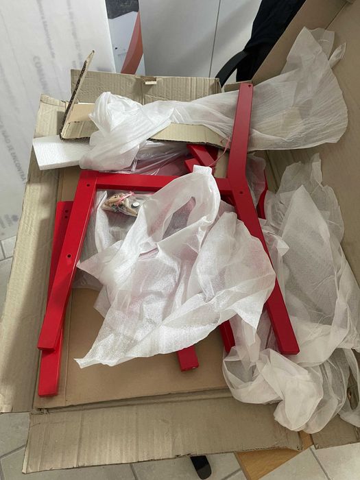 Cadeira em madeira vermelha