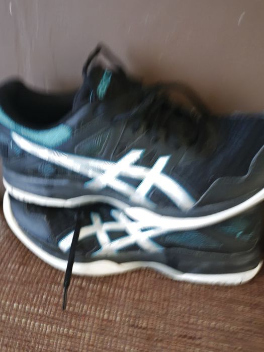 Buty do piłki nożnej halówki Asics stan idealny jak nowy