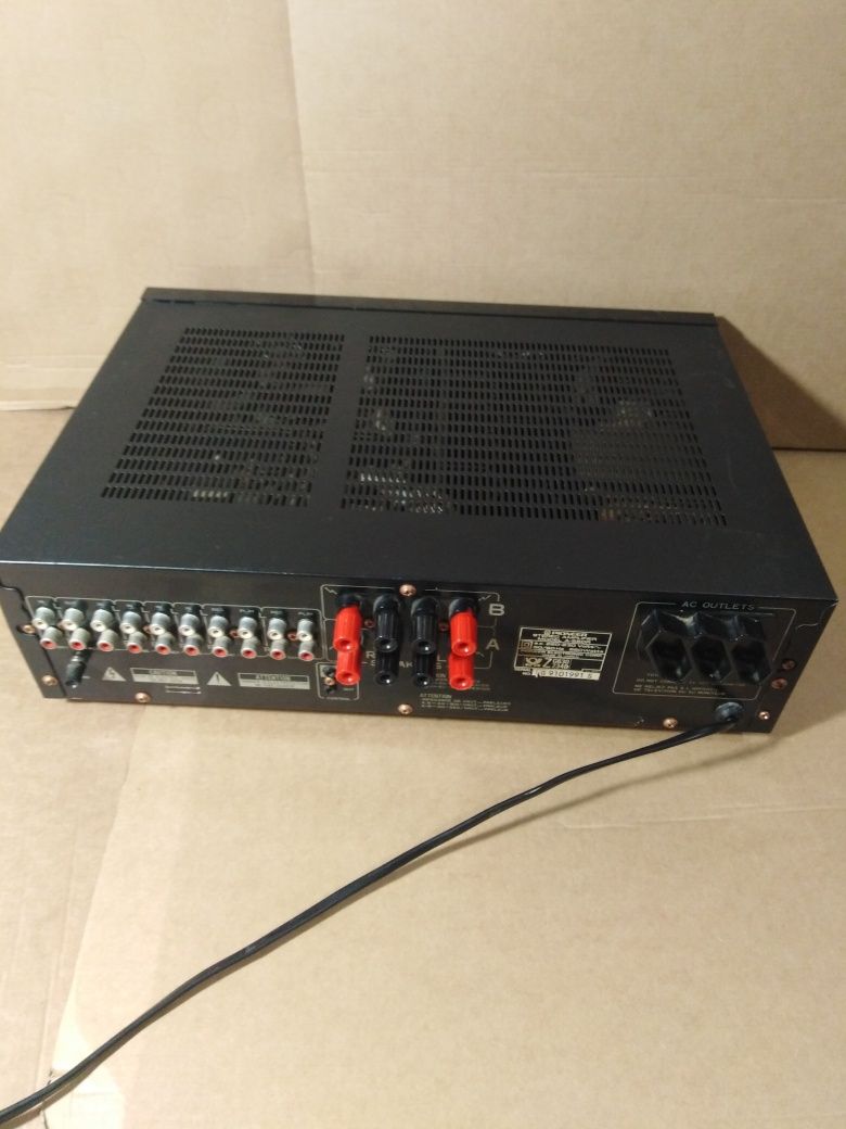 Усилитель Pioneer A-550R.