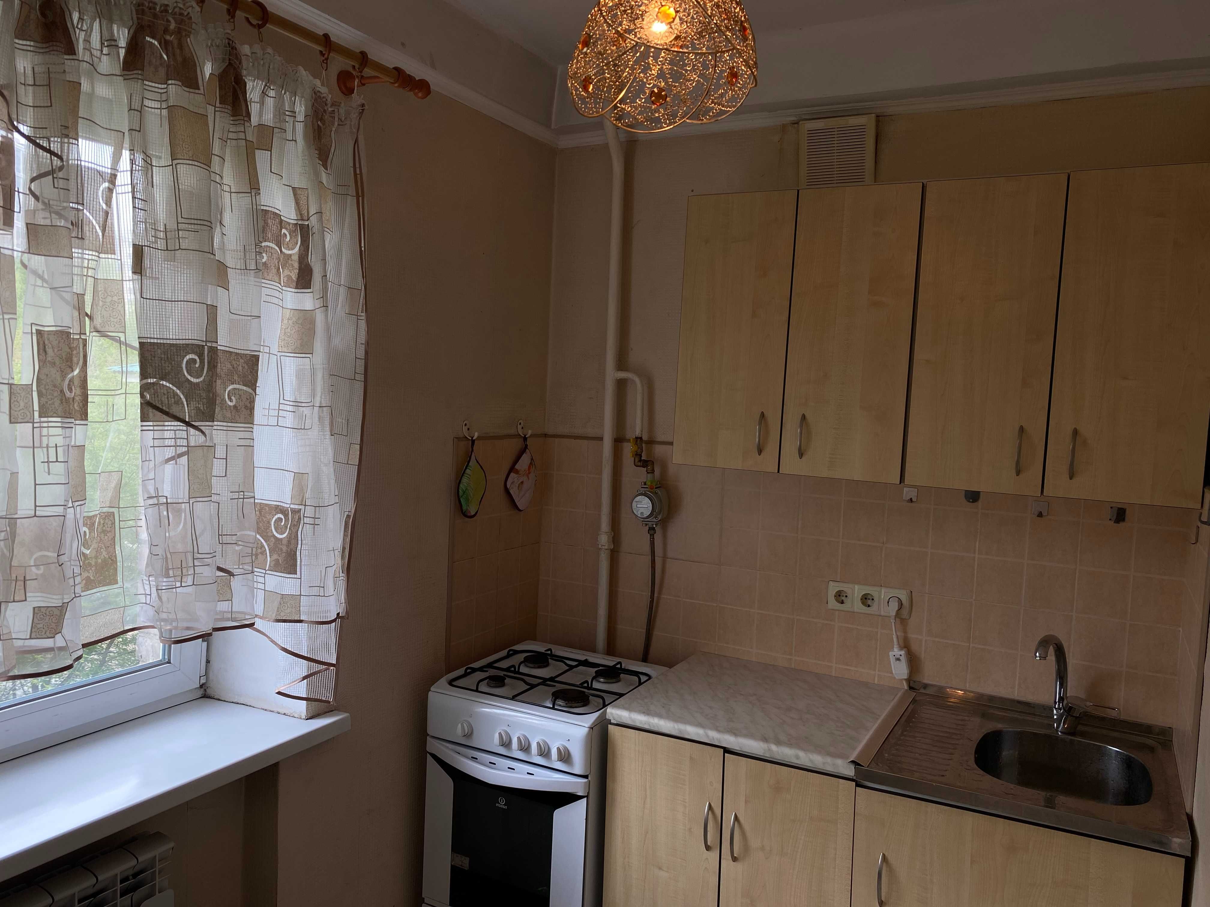 Продаж 1-к квартири в центрі Києва — проспект Перемоги, 12 (4-й пов.)