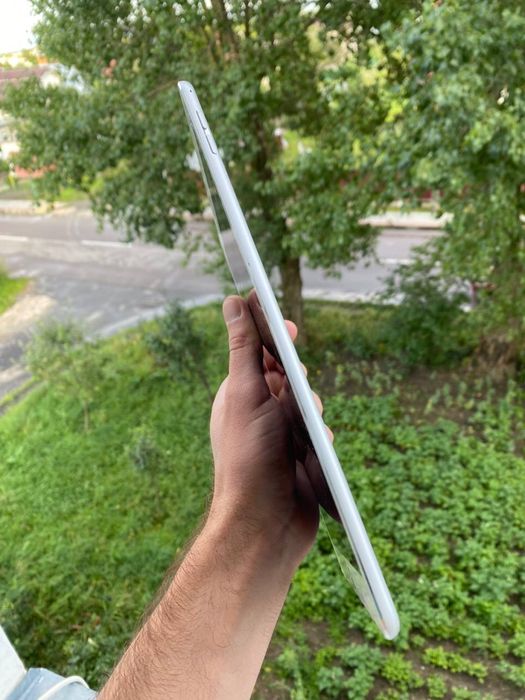 Планшет iPad Air 2 16GB А1566 ICloud (Пароль)