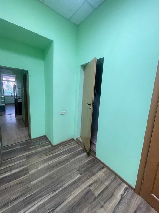 Продам фасадное помещение в р-не Нового рынка.