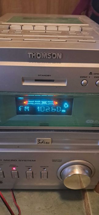 Wieża Thomson AM 1500 z fabrycznymi kolumnami