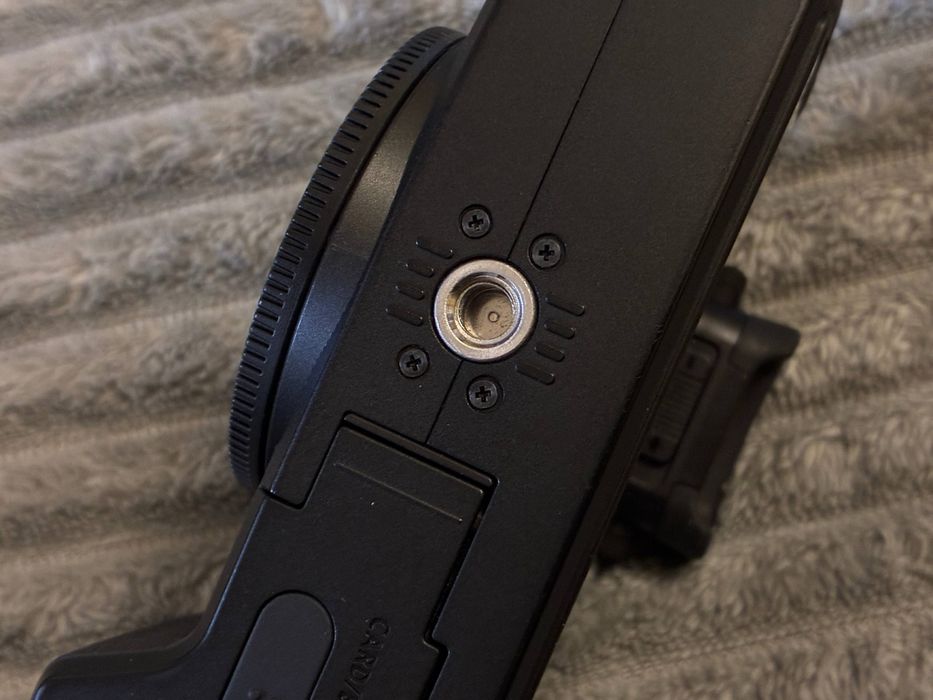 Canon m50 + canon 22mm f2