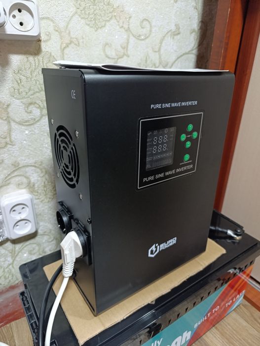 ДБЖ з чистою синосоїдую 2500вт / 24в акумулятор