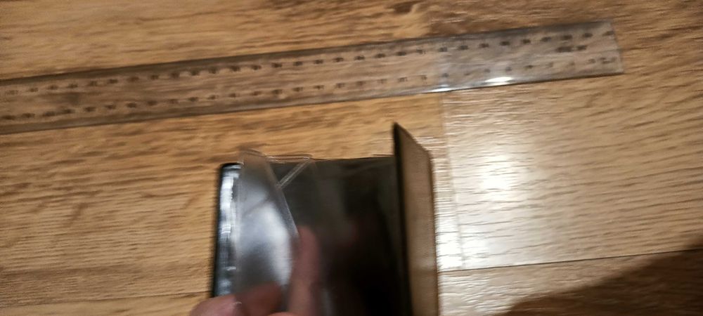 Czarne etui na dokumenty, dowód, prawo jazdy. Napis "prawo jazdy".