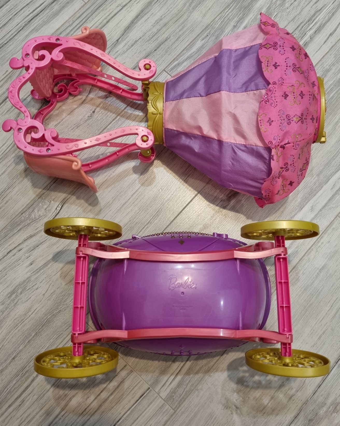 Balonowa karoca Barbie i trzy Muszkieterki