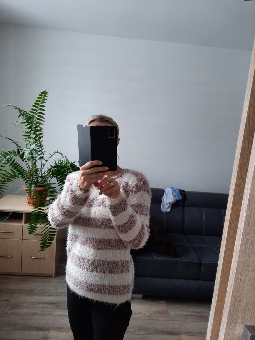 Sweter w paski biało-bordowe