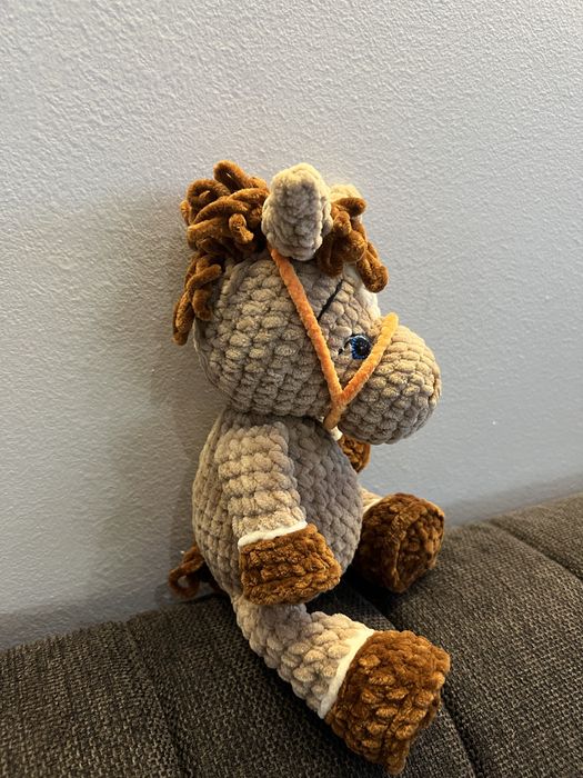 Мʼяка іграшка кінь 30см конячка символ нового року вʼязана амігурумі