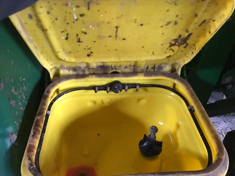 Причіпний оприскувач John Deere M732i