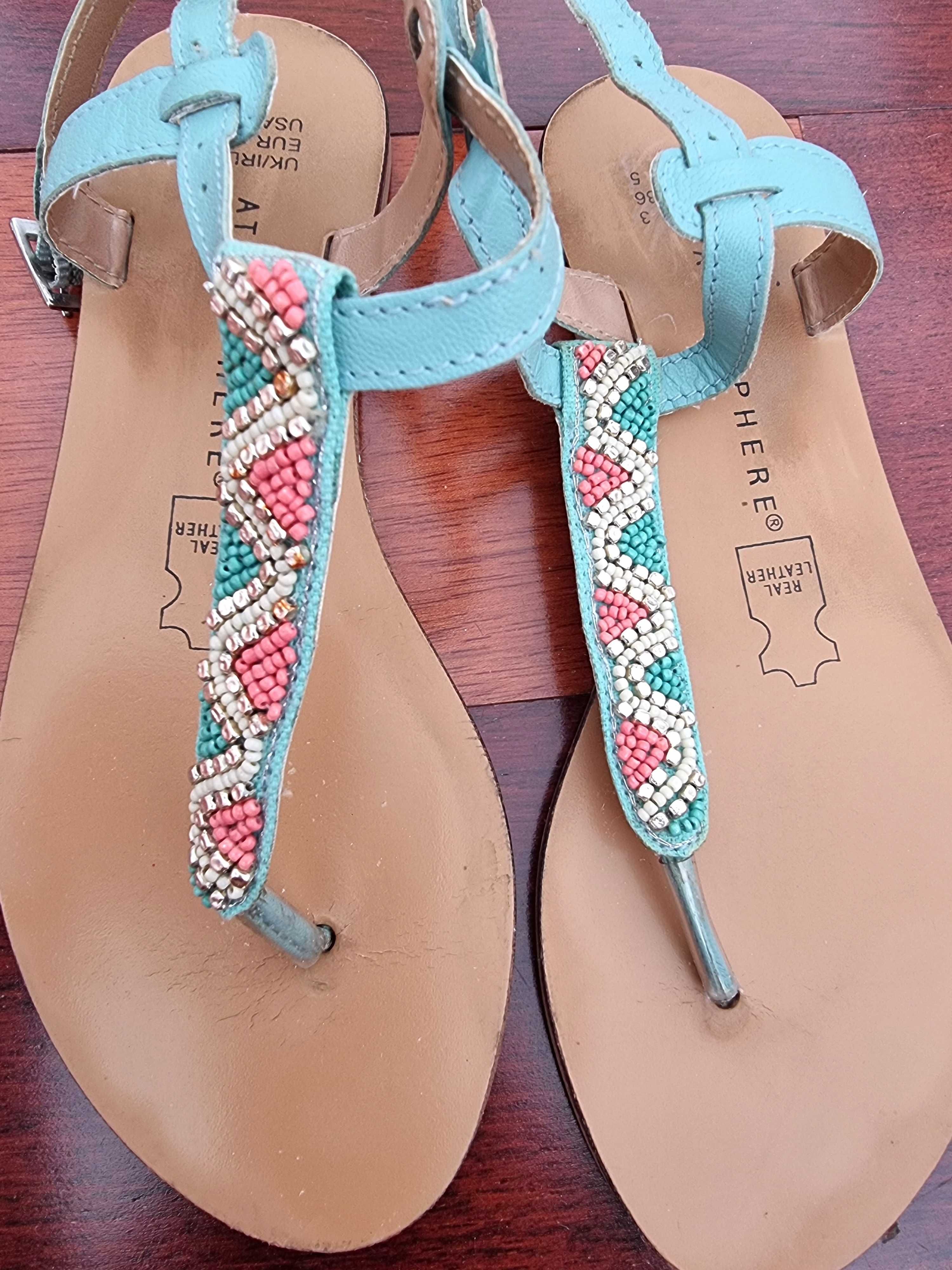 Sandálias rasas com detalhe azul esverdeado Primark, tamanho 36