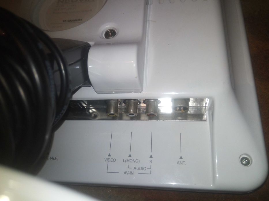 Sprzedam tanio fajny mały telewizorek 10 cali NEOVIA Sprawny