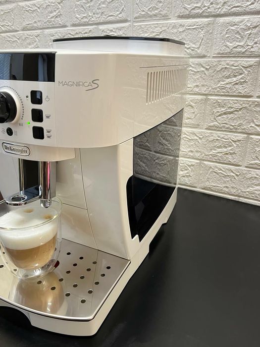 Кавомашина/кавоварка Delonghi Magnifica s, ecam 22.110