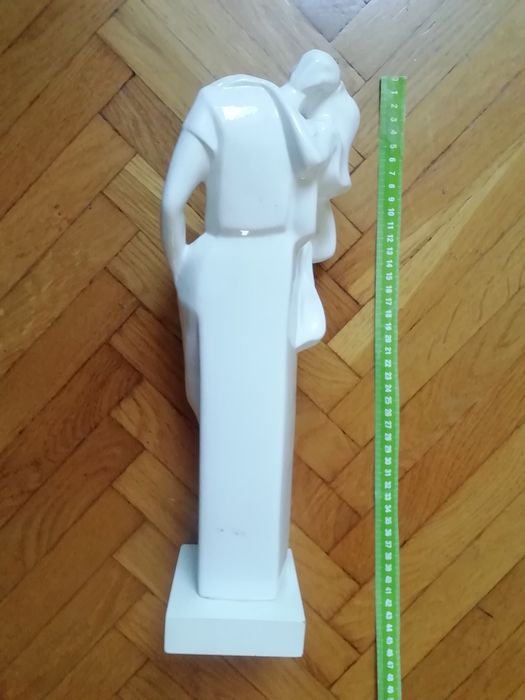 Figurka porcelanowa firmowa w stylu art deco wys. ok. 50 cm.