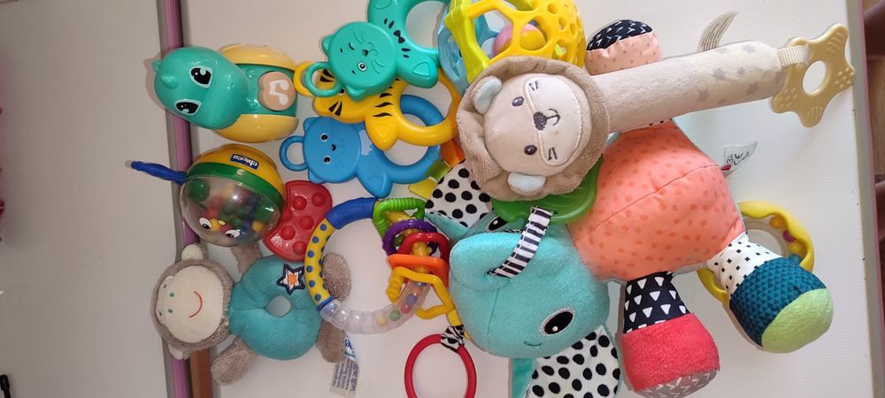 Брязкальця погремушки Іграшки для першого року життя. Іграшки для ново