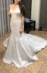 Весільне плаття у стані нового Lenovia by Bride
