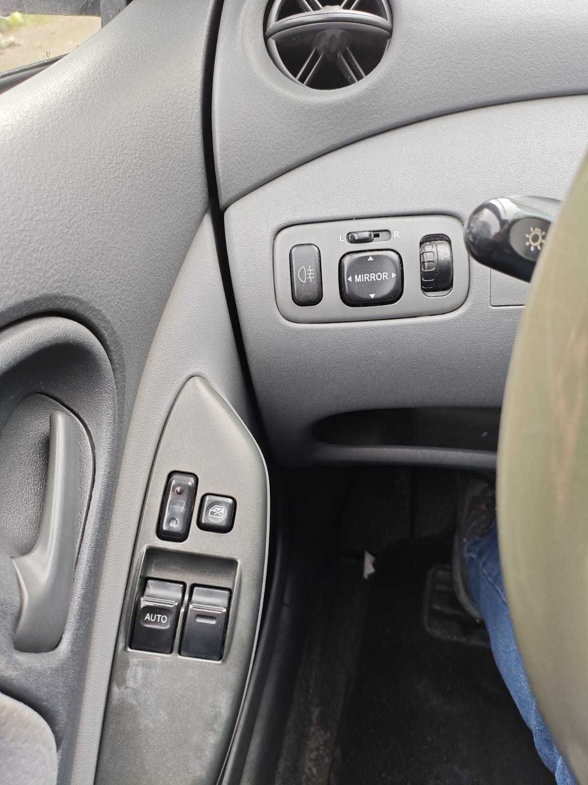 Toyota Yaris 1.0 a Gasolina (2001) – Fiável, Económico