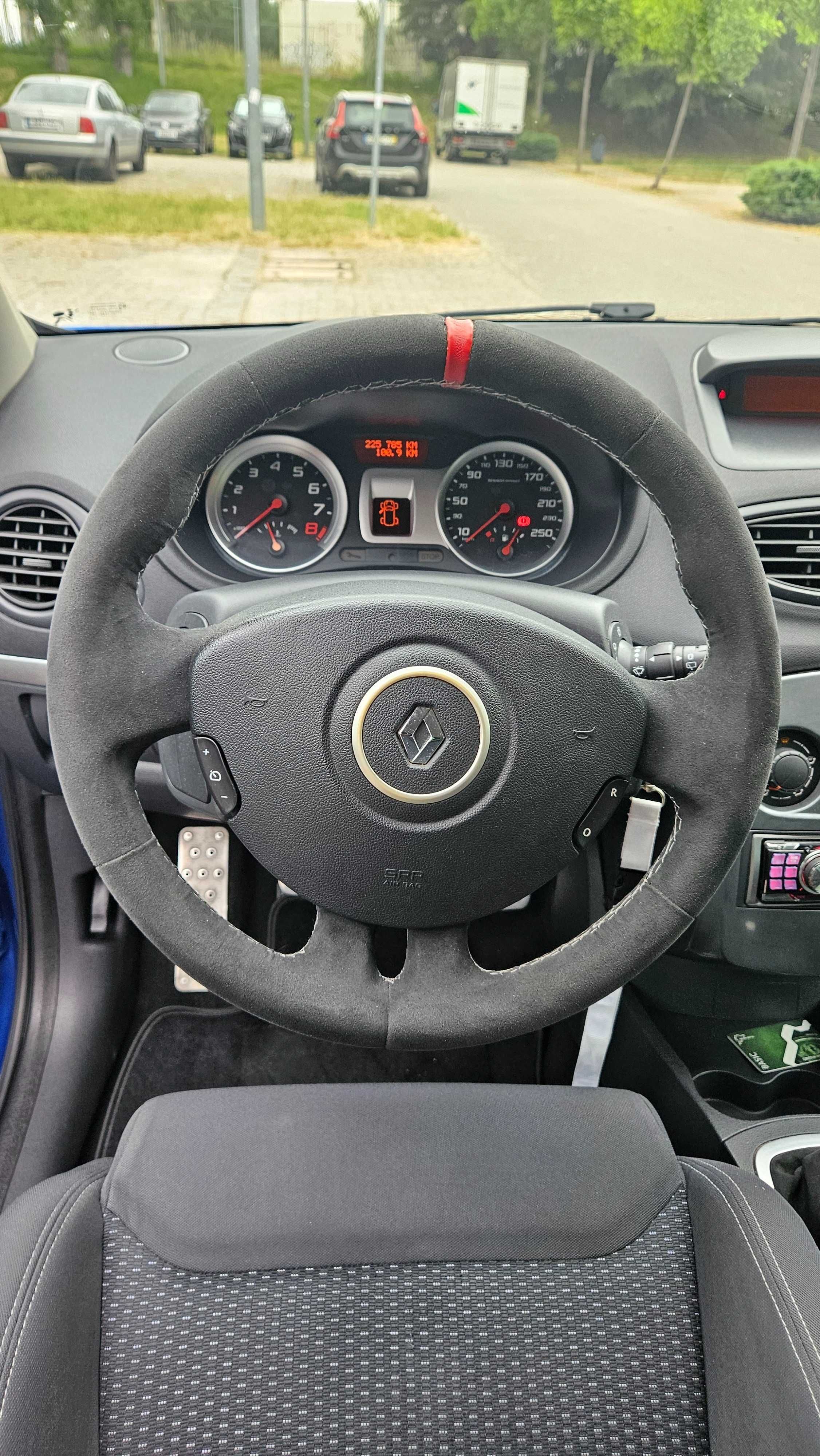 Renault Clio 3 RS R27 / F1 Team