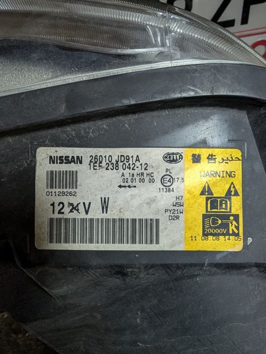 Передня фара права nissan qashqai j10 ксенон
