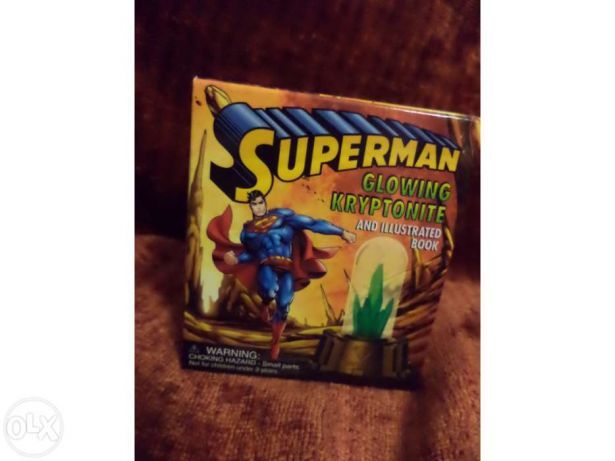 Super Homem superman Kryptonite com LUZ + livrete - NOVO PORTES GRÁTIS