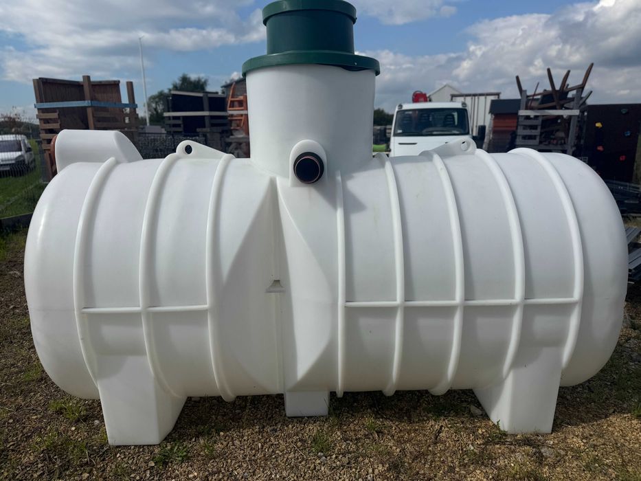 Przydomowa biologiczna oczyszczalnia ścieków, zbiorniki na deszczówkę