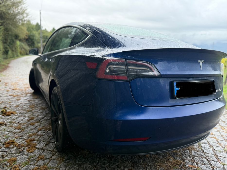 Tesla Model 3 long range Performance