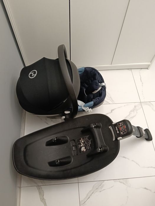 Fotelik samochodowy dla noworodków Cybex plus baza