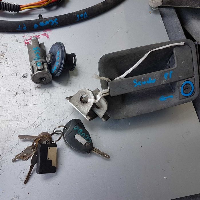 klamka korek stacyjka kluczyk z drzwi scudo jumper expert I 99r