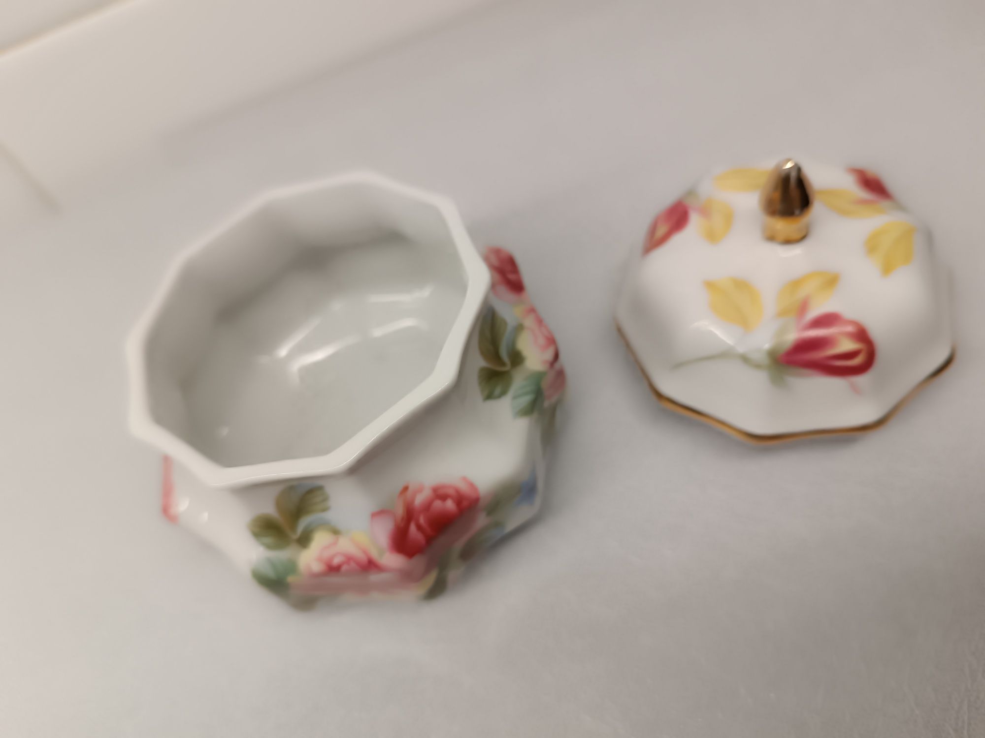 Porcelana Antiga. Soci Poral. Decoração ou guarda a jóias