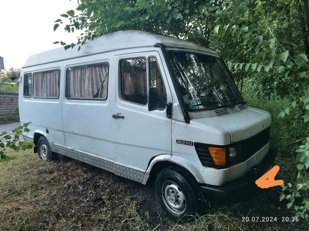 Мікроавтобус Mercedes