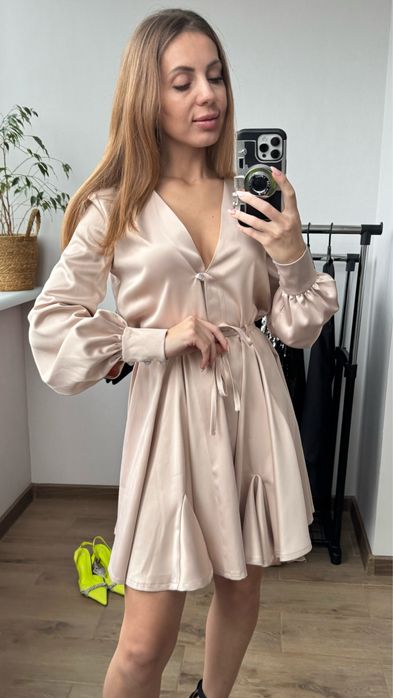 Святкова атласна сукня