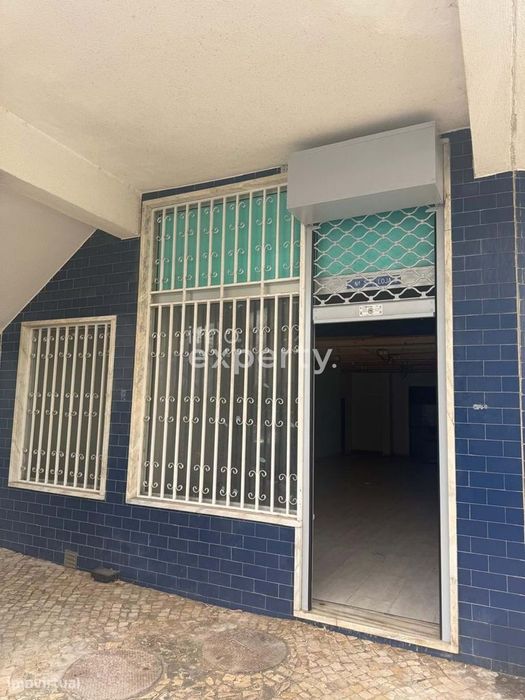Loja comercial com 83m2 em Loures, Lisboa