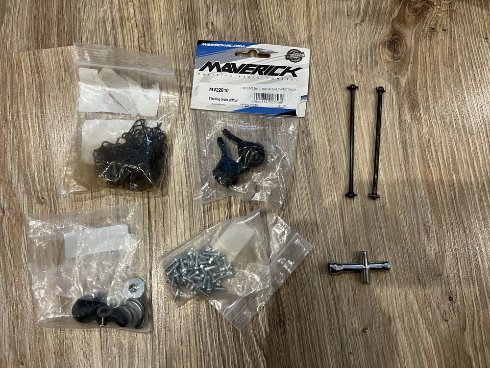 MAVERICK Strada RED XT 1/10 4WD Truggy RTR