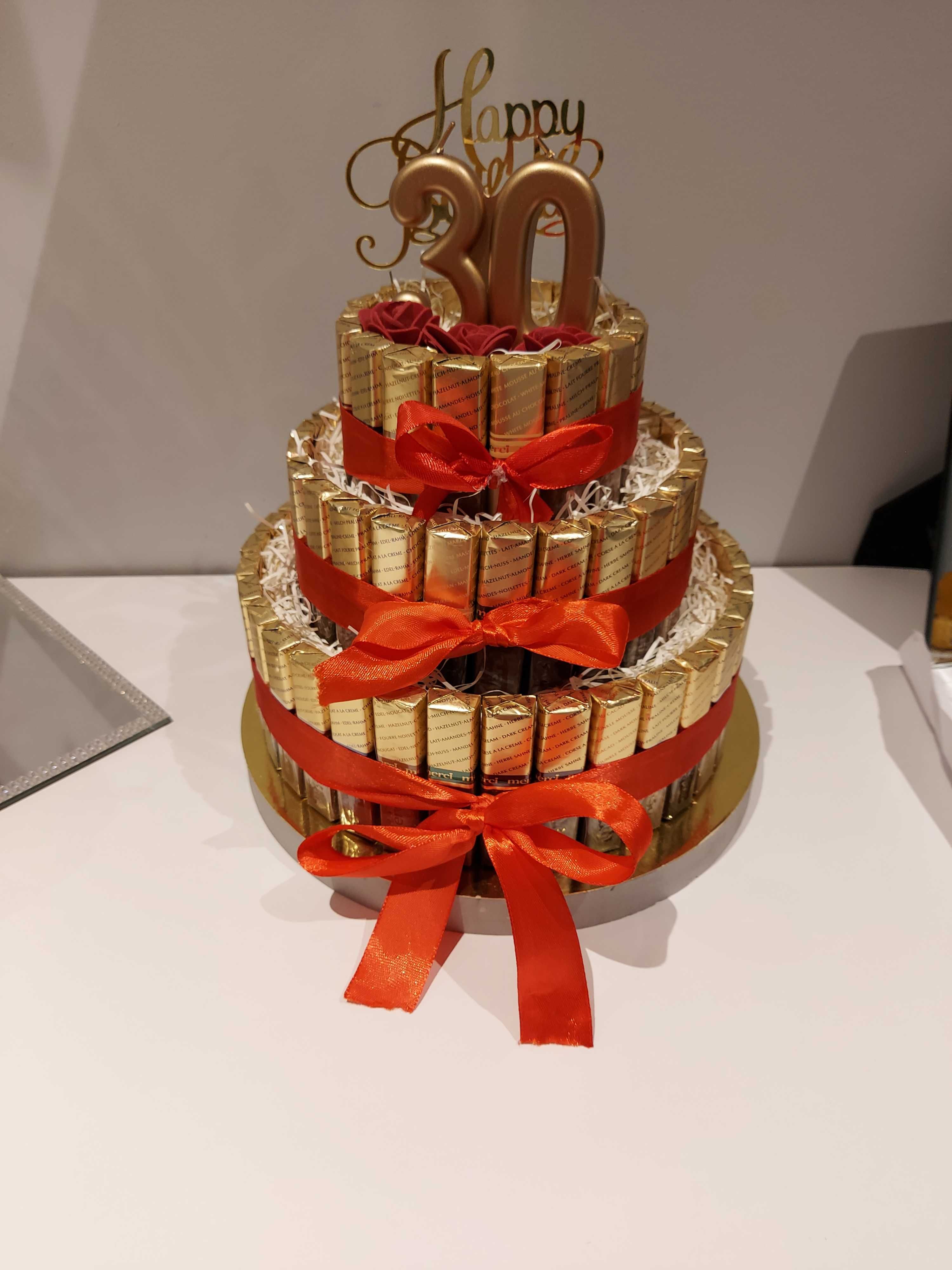 Tort z czekoladek Mercci