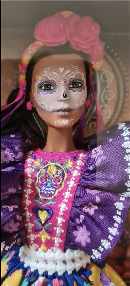 Barbie 2022 Día De Muertos Lalka w tradycyjnej falbaniastej sukience