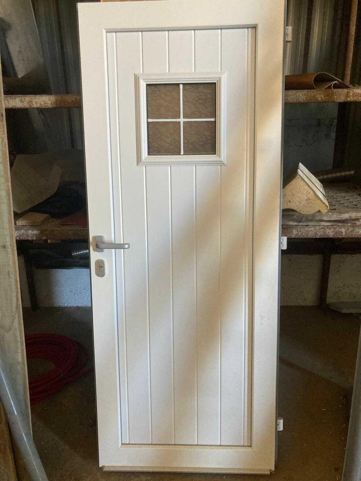 Portas pvc com aro azul escuro