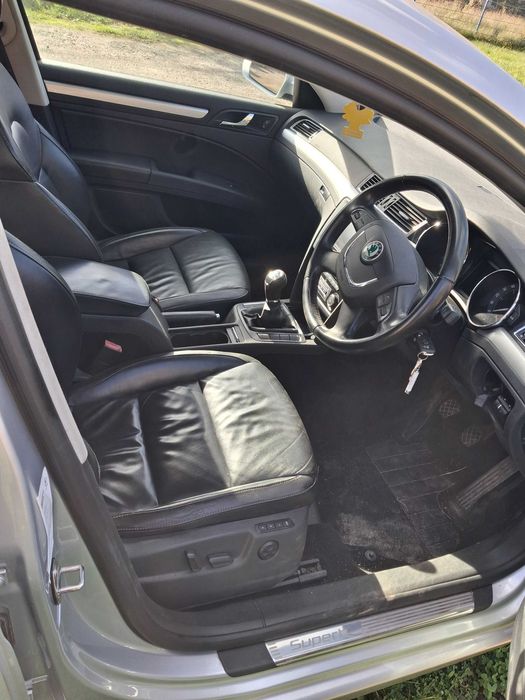 Skoda Superb 2,0TDI-rok 2011 diesel,kod lak:8E8E,silnik:CFGB-na części