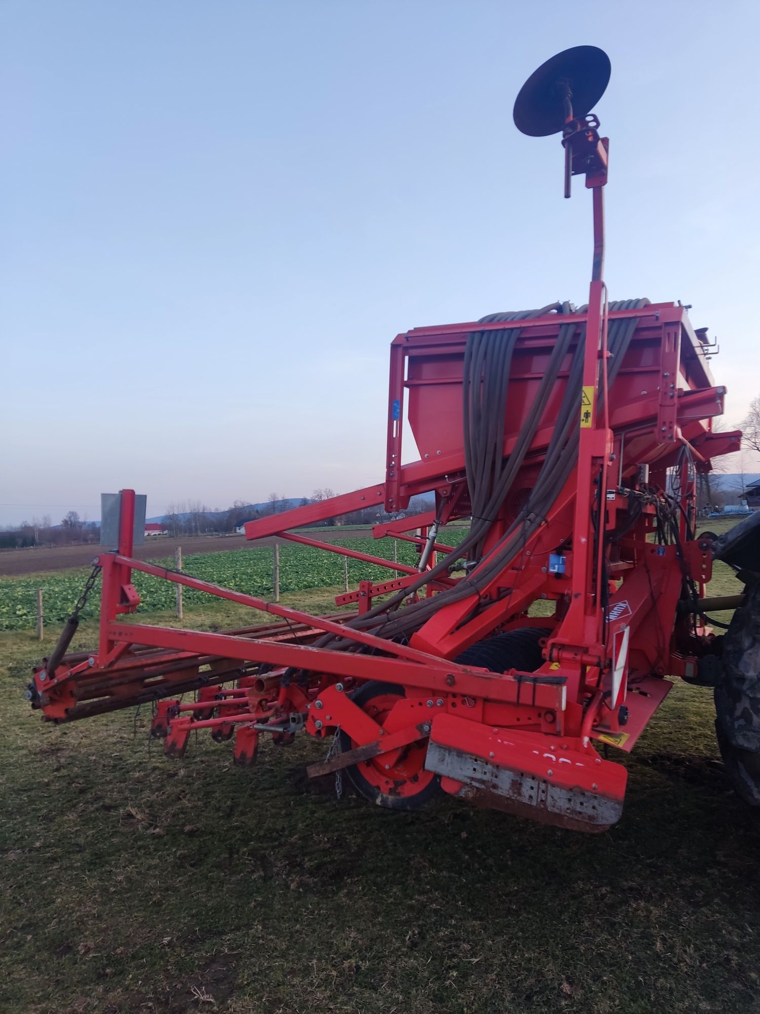 Agregat uprawowo siewny Kuhn Venta pneumatyczny rok 2005 sprowadzony