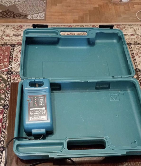 Продам шуруповерт Makita 6270D